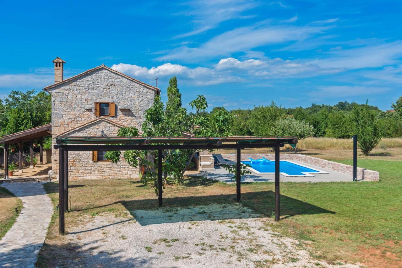 Mariva In Modrusani Zminj Exterior photo
